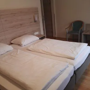 Hotel Momm, Brunnthal